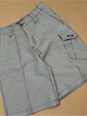 NWOT Oakley Men's Black & White Pinstripe Cargo Shorts M31